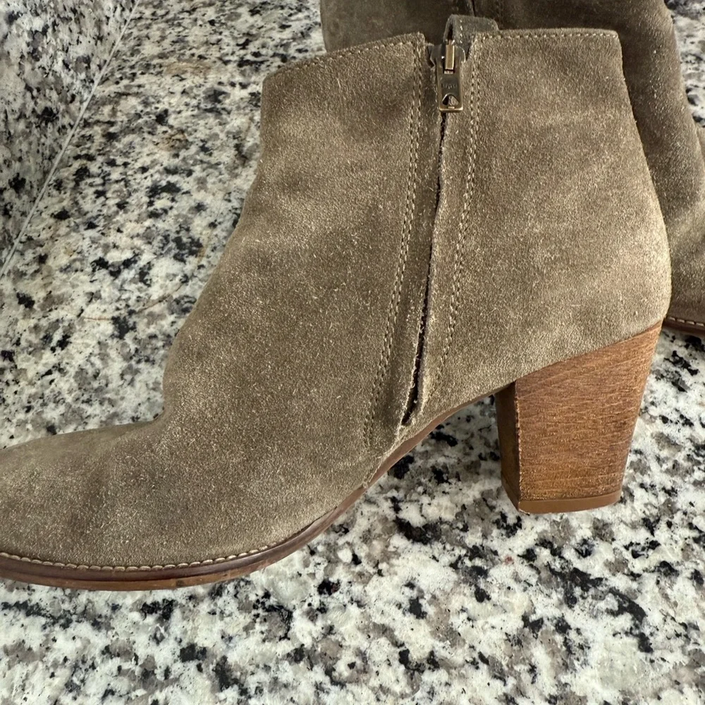 Madewell Billie Suede Ankle‎ Booties Taupe Block Heel Size 7.5 Made in Italy